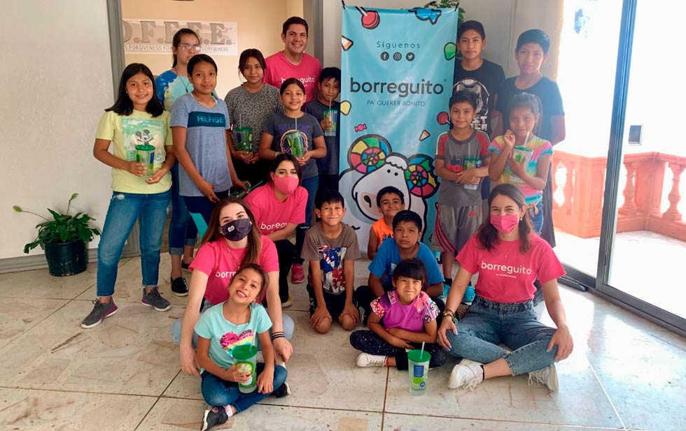 Comparte Borreguito Cimarrón dulces a niños de la Casa Hogar Kariké